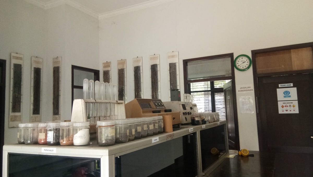 Read more about the article Kegiatan Lab. Kimia dan Fisika Tanah Puslit Sukosari PTPN XI
